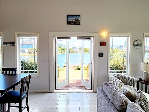 4th image of 190 Sea Breeze Loop SE
