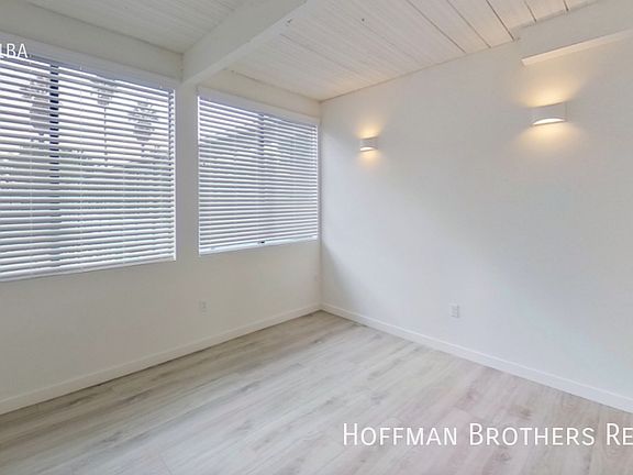 4th image of 947 W Adams Blvd #38