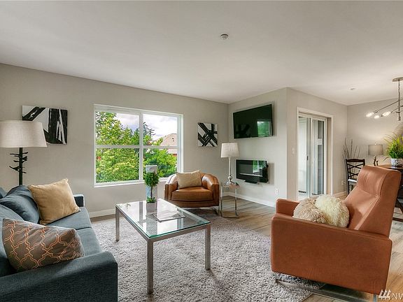 5th image of 1698 25th Pl NE Unit 304
