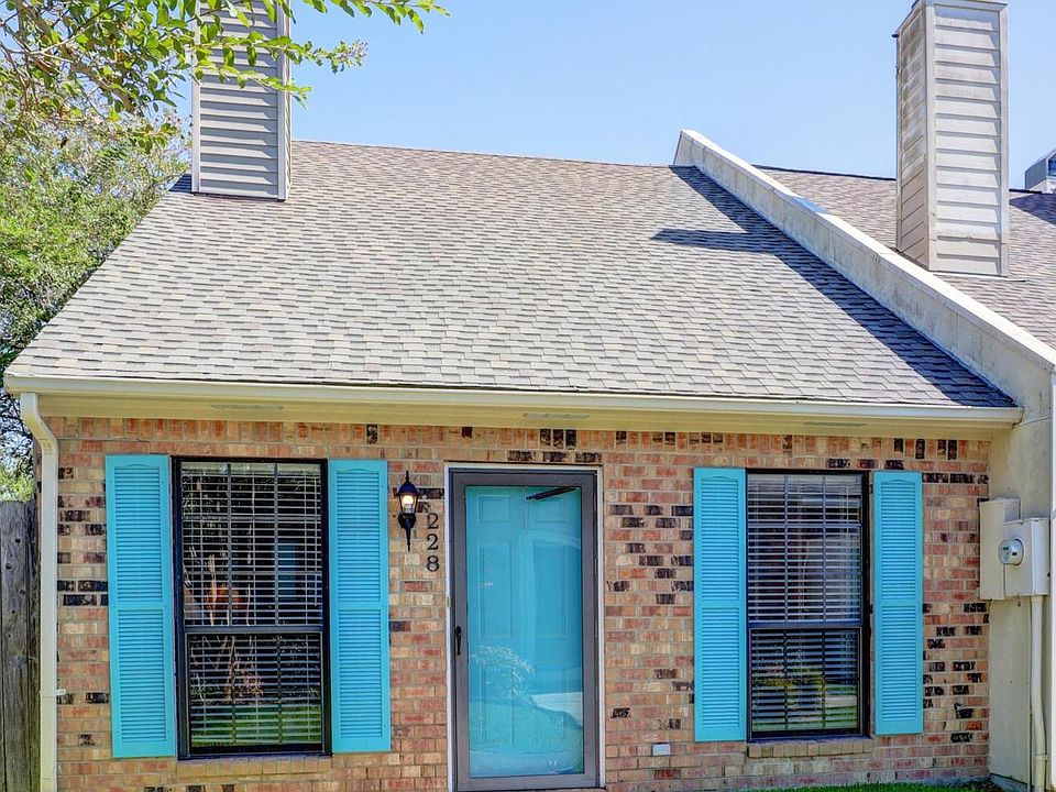 1st image of 228 Woodland Cir