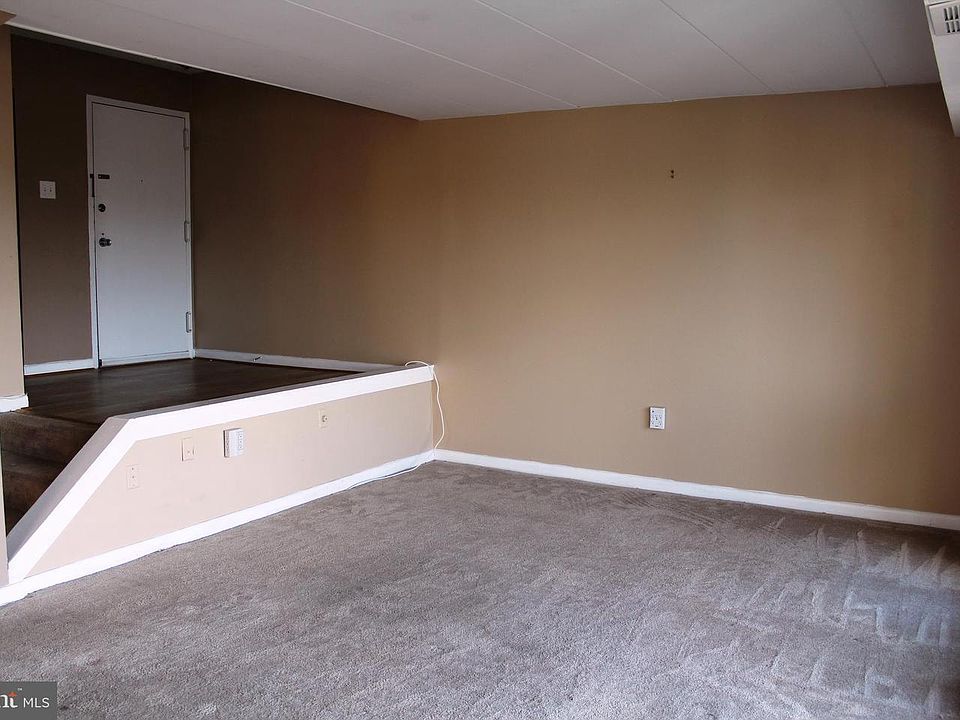 1st image of 104 Roberts Ln APT 301