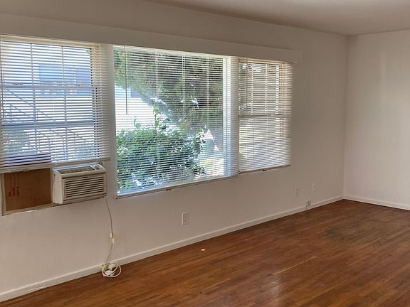 3rd image of 943 18th St #D