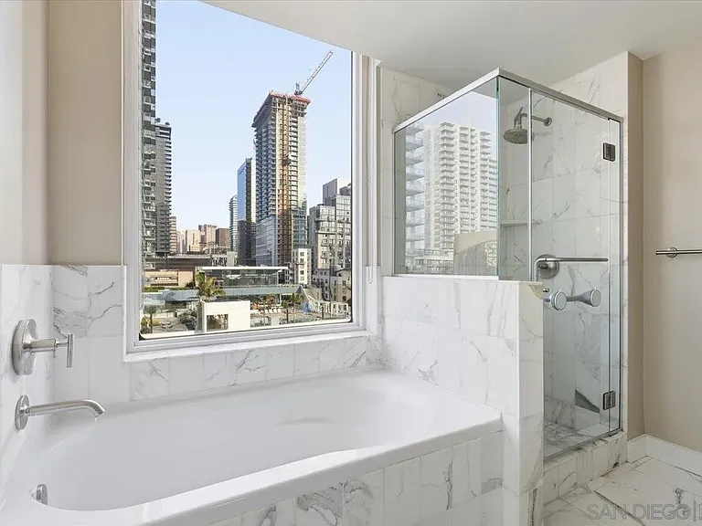 1325 Pacific Hwy #805 — Photo 33