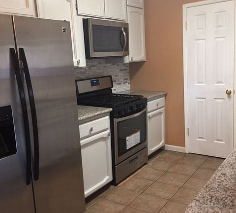 4th image of 17939 Knob Hill Pl
