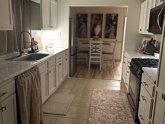4th image of 100 Willow Ct