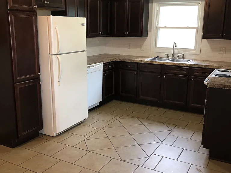 2128 S 46th Ave — Photo 9