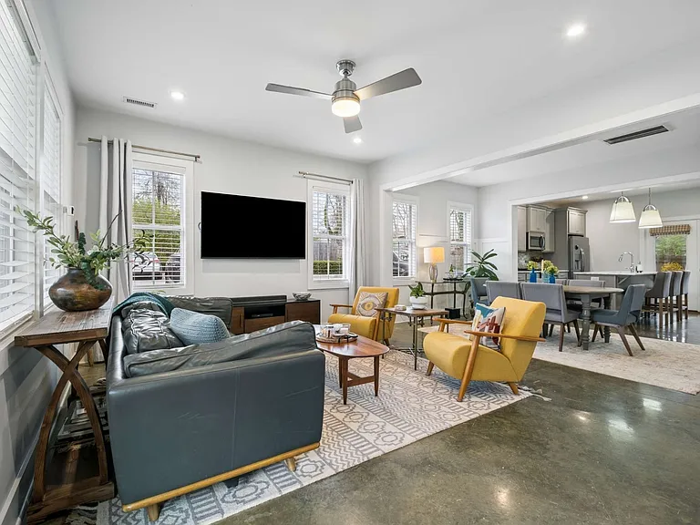 1125 Chester Ave #11 — Photo 17