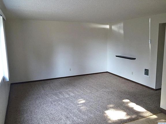 2nd image of 215 NW Coryell Ct APT 2
