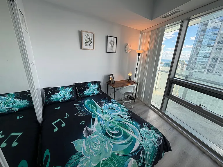 14 York St #3505A — Photo 2
