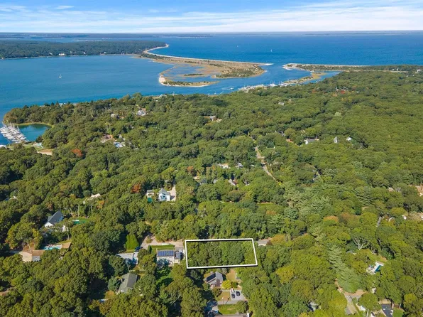 8 3rd St, East Hampton, NY 11937