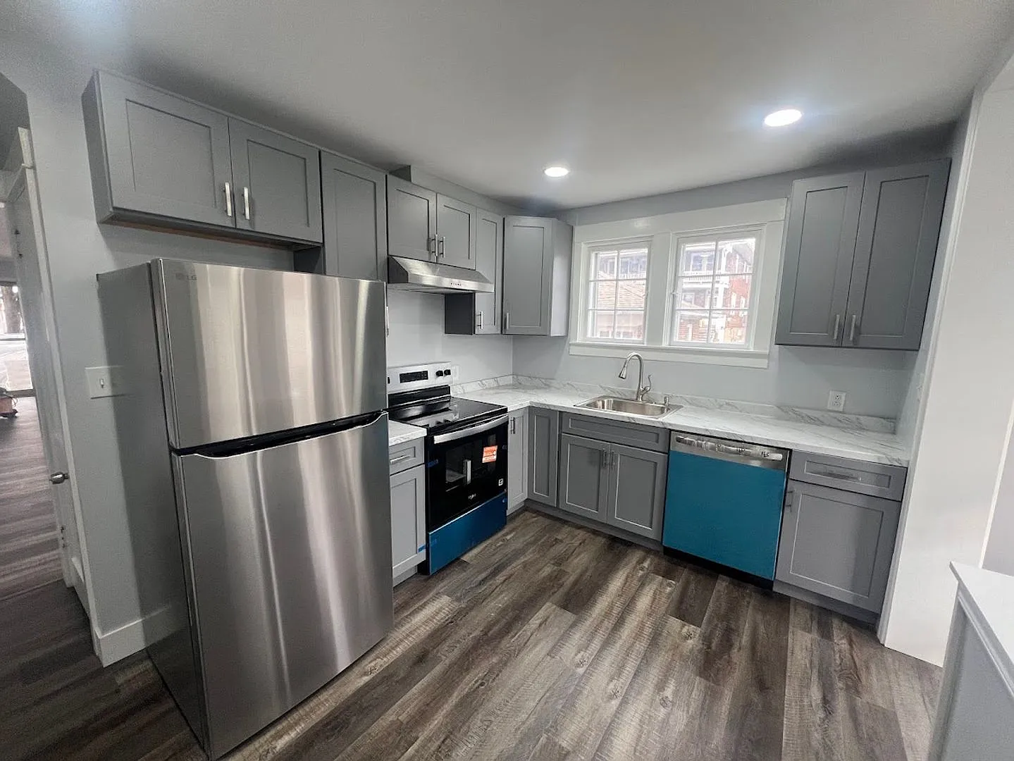 Newly Renovated 3 Bedroom Home — Photo 2