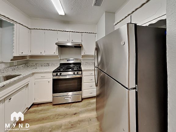 3rd image of 228 S Heights Dr