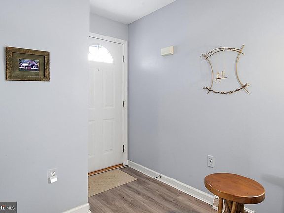 5th image of 60 Fort Lee Dr
