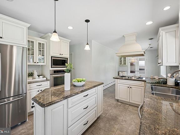 4th image of 9710 Hillsmere Rd