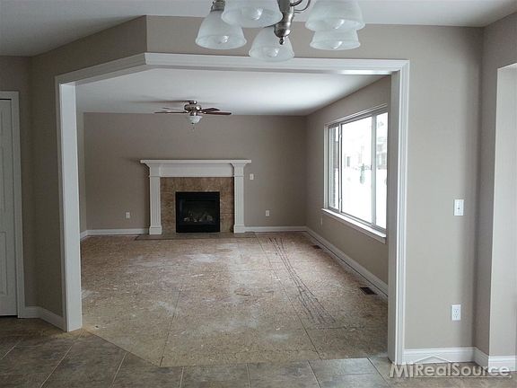 5th image of 23478 Melrose Ln