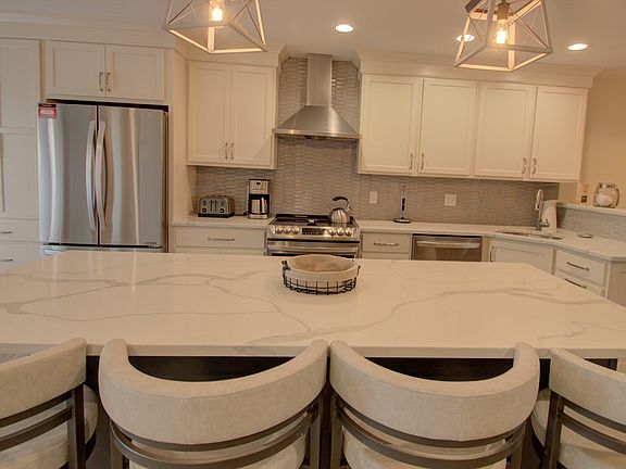 5th image of 53011 Lakeshore Dr
