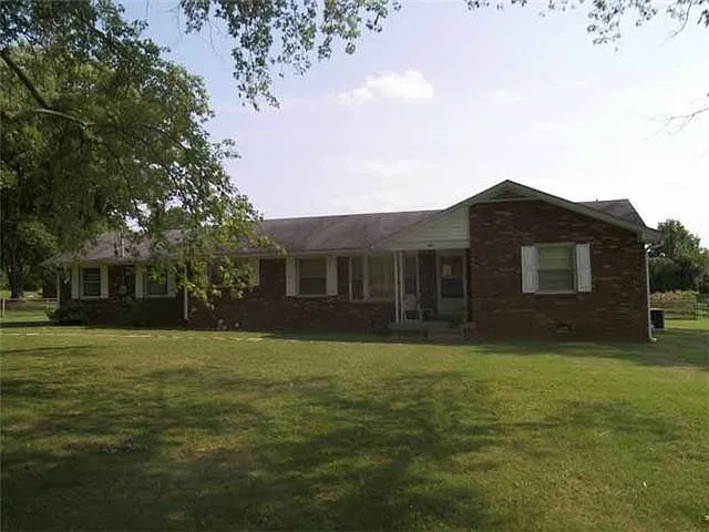 3 bed, 1.5 bath, 1410 sqft, $1,875 — Photo 3