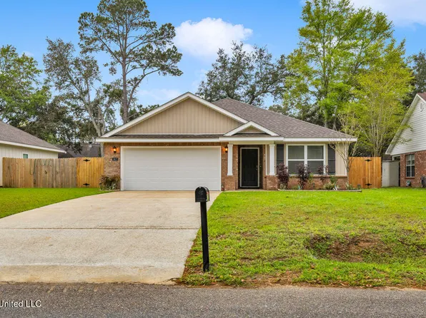 1617 Porpoise Dr, Ocean Springs, MS 39564