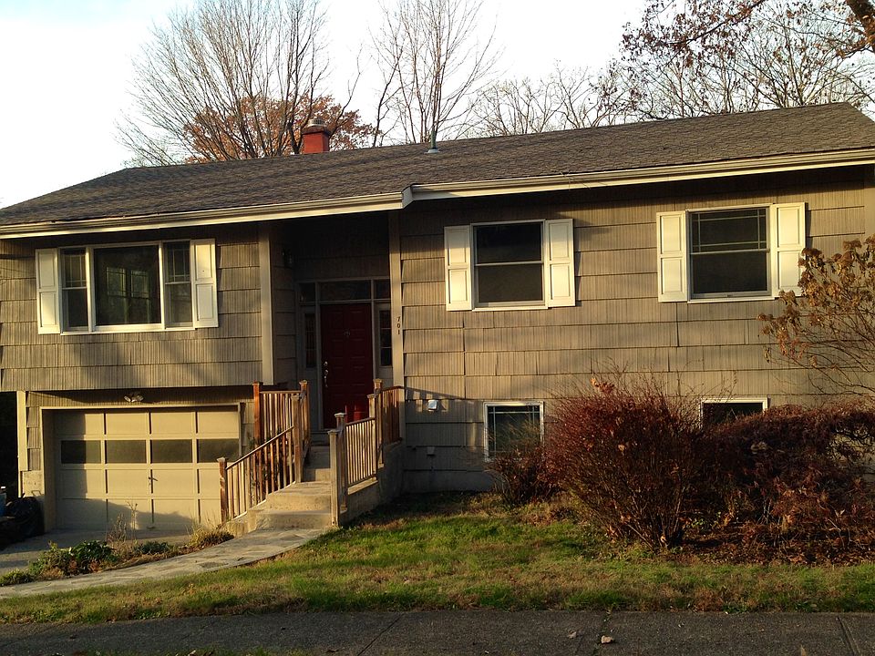 1st image of 701 Abbey Ln