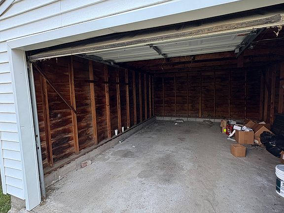 4th image of 79 E Mapledale Ave