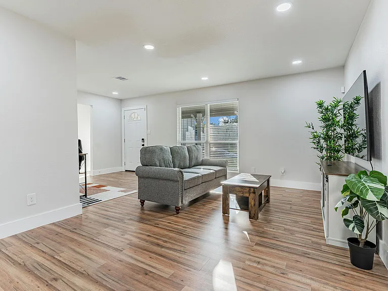 13117 Faraday Dr — Photo 24