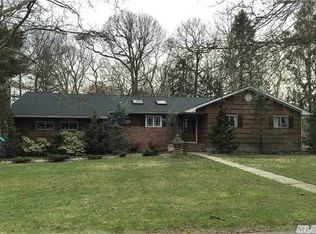 8 Riviera Ct, Great River, NY 11739