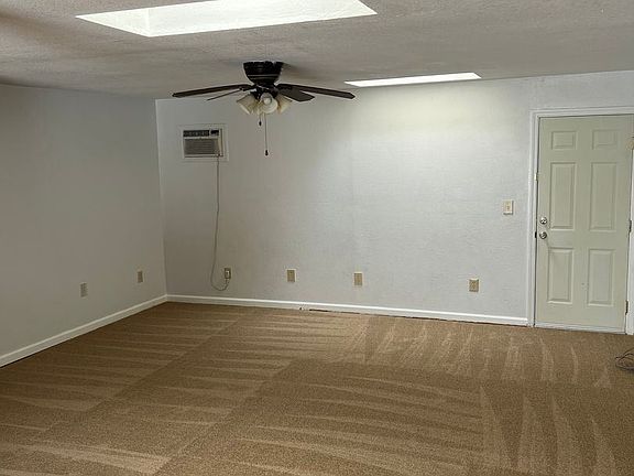 5th image of 19 Thistle Ct