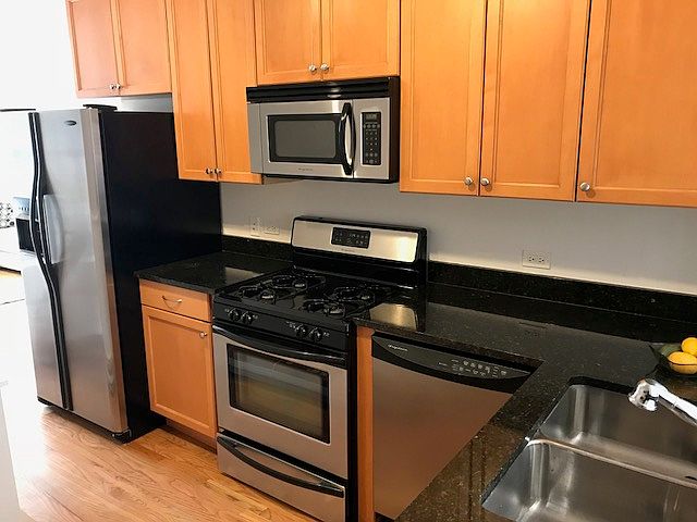 1st image of 1156 W Cornelia Ave #2