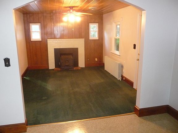 3rd image of 10141 Pine St