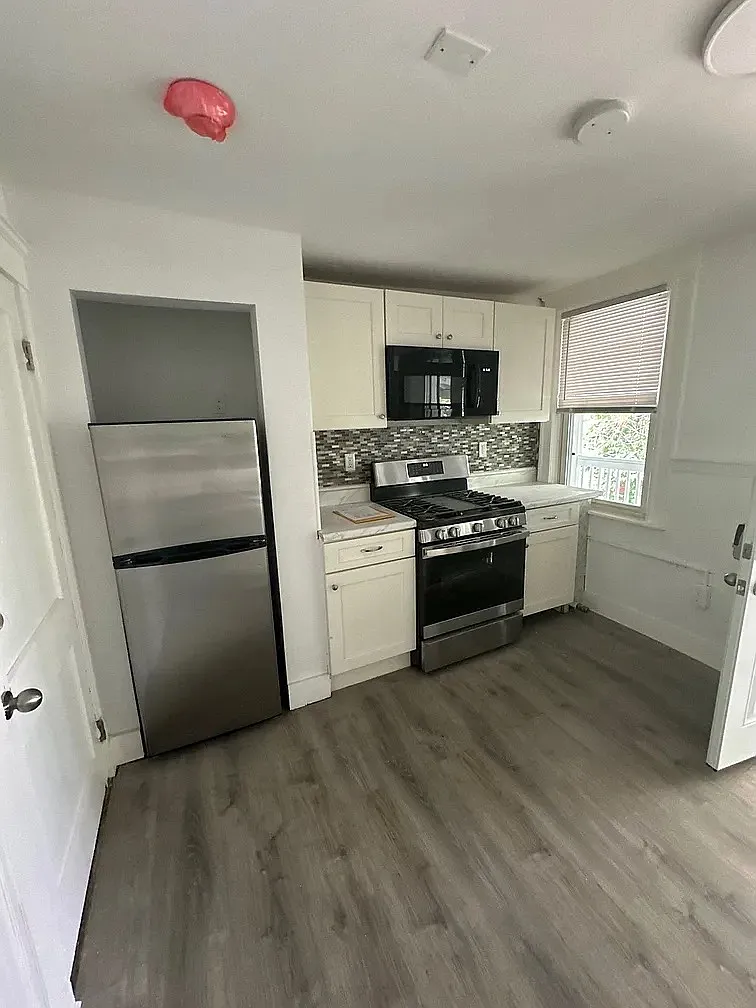 Kitchen Area - 7 Main St #9