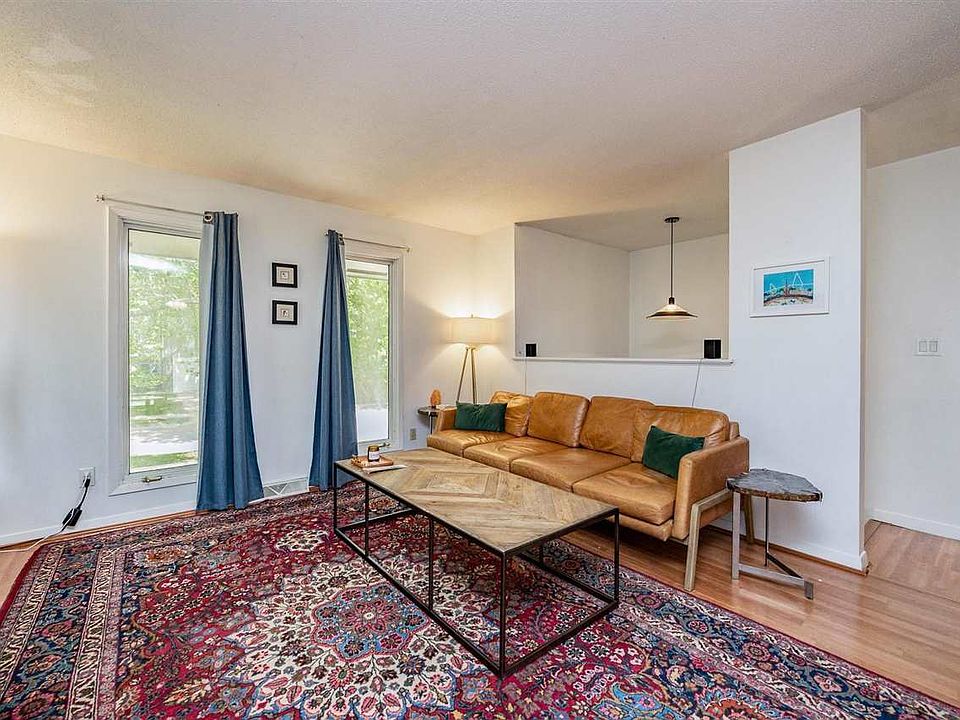 1 Warwick Cir, Iowa City, IA 52240 Zillow