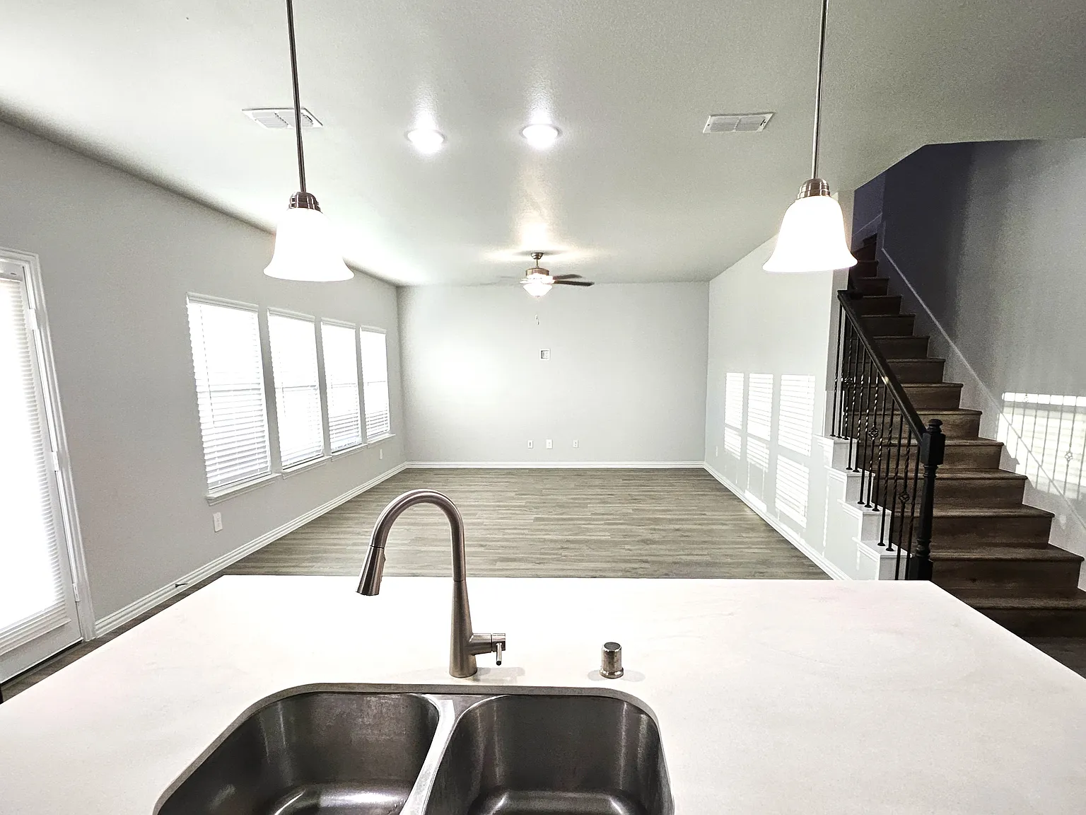 4 bed, 2.5 bath, 2364 sqft, $2,800 — Photo 4