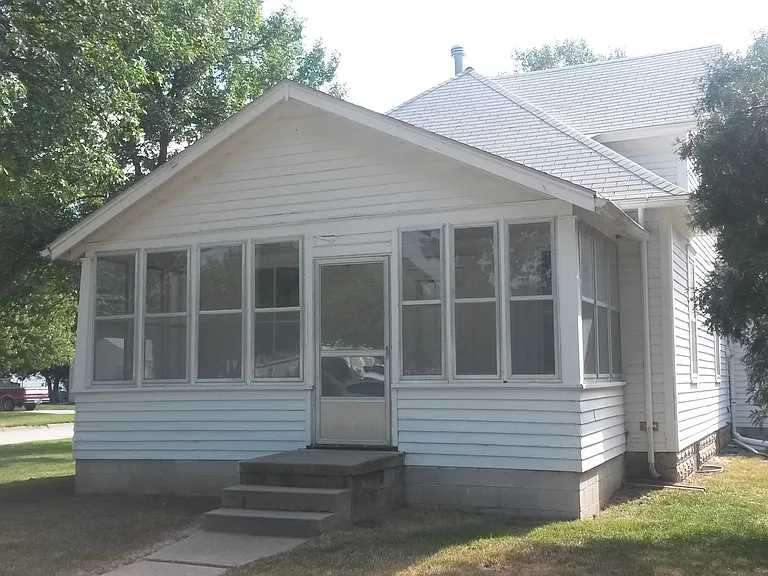 2048 N D St — Photo 2