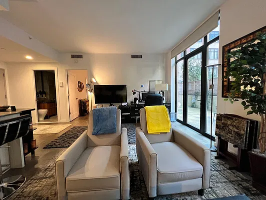 Rented by MLB ESTATES LLC | media 8