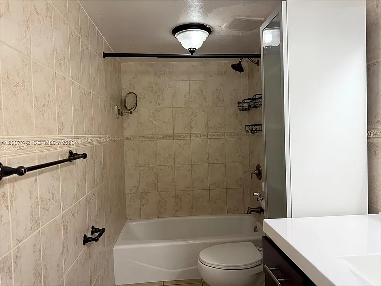 1850 W 56th St #2404 — Photo 7