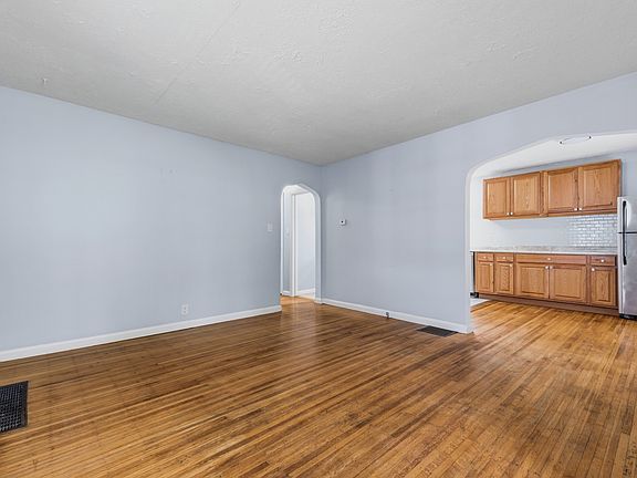 5th image of 4919 Indianola Ave