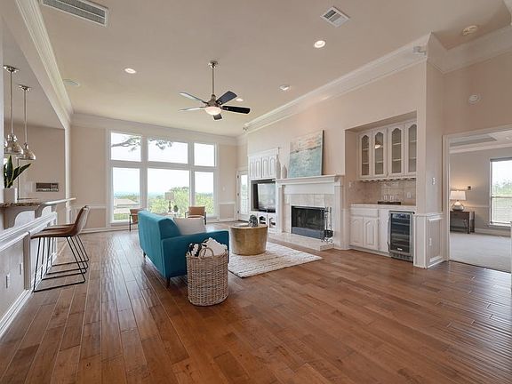 2nd image of 104 Betula Dr