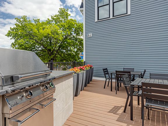 4th image of 125 Warren St #206-2
