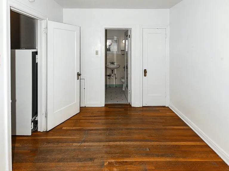 740 E Broadway #B-102 — Photo 8