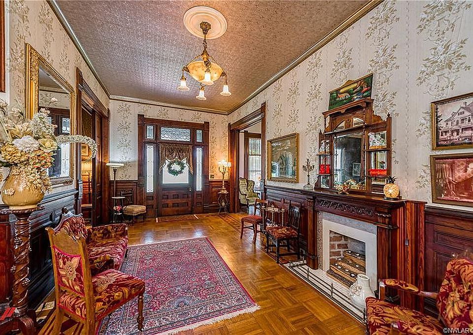 1st image of 725 Austen Pl