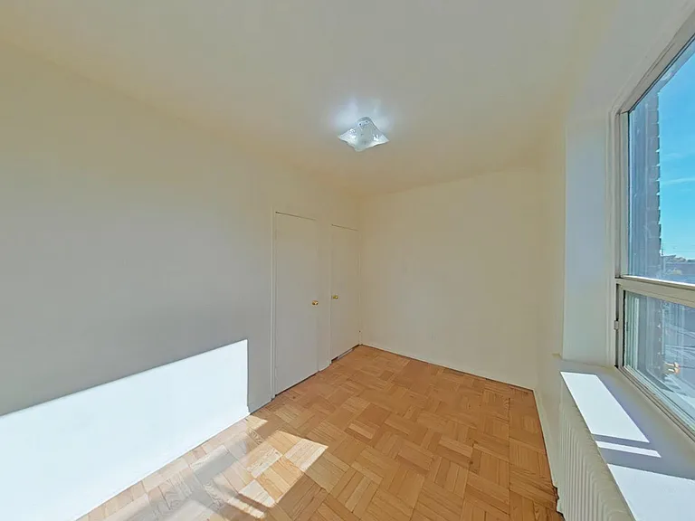 1607 Victoria Park Ave — Photo 13
