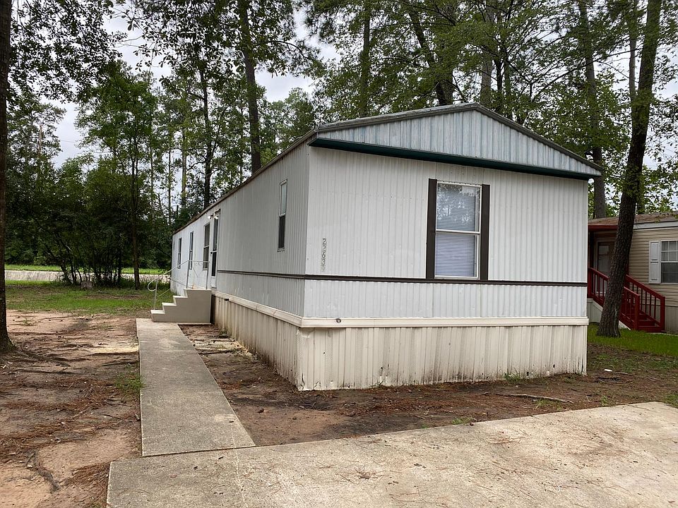 1st image of 22639 Pinewood Pl