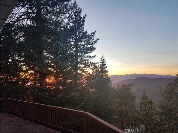 30906 Live Oak Dr, Running Springs, CA 92382