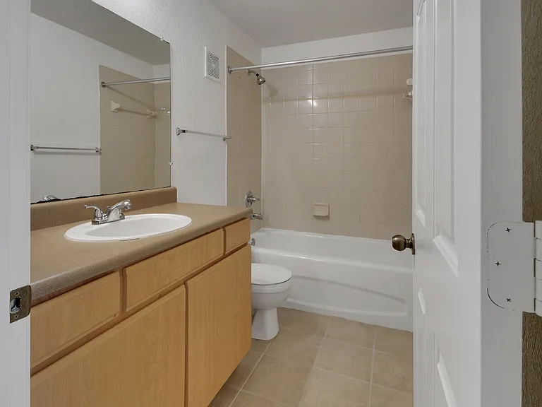 940 Village Trl #4-207 — Photo 8