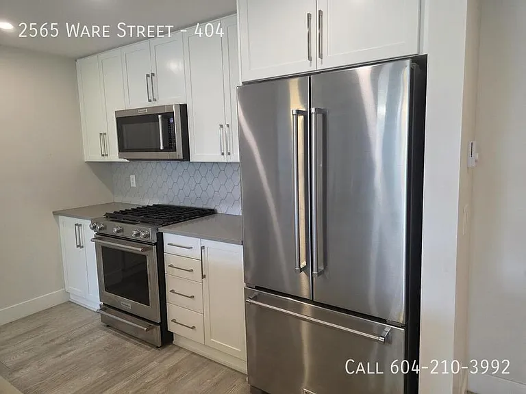 2565 Ware St #404 — Photo 3
