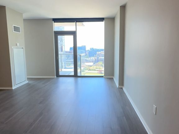 5th image of 623 W Washington Blvd #1407