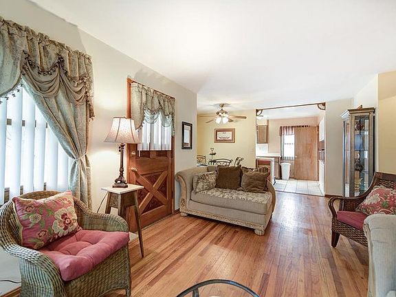 4th image of 528 Eastern Heights Blvd