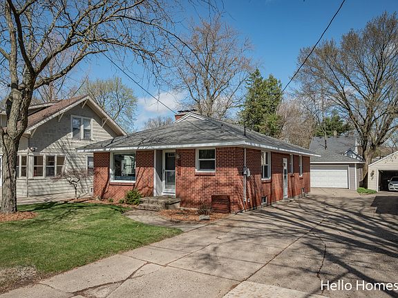 2nd image of 1240 Hillcrest Ave NW