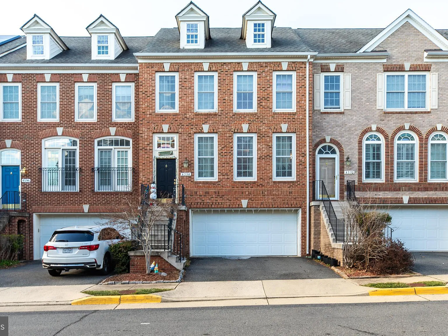4 bed, 3.5 bath, 1844 sqft, $3,900 — Photo 1
