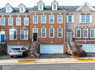 4594 Barringer Pl, Fairfax, VA 22030
